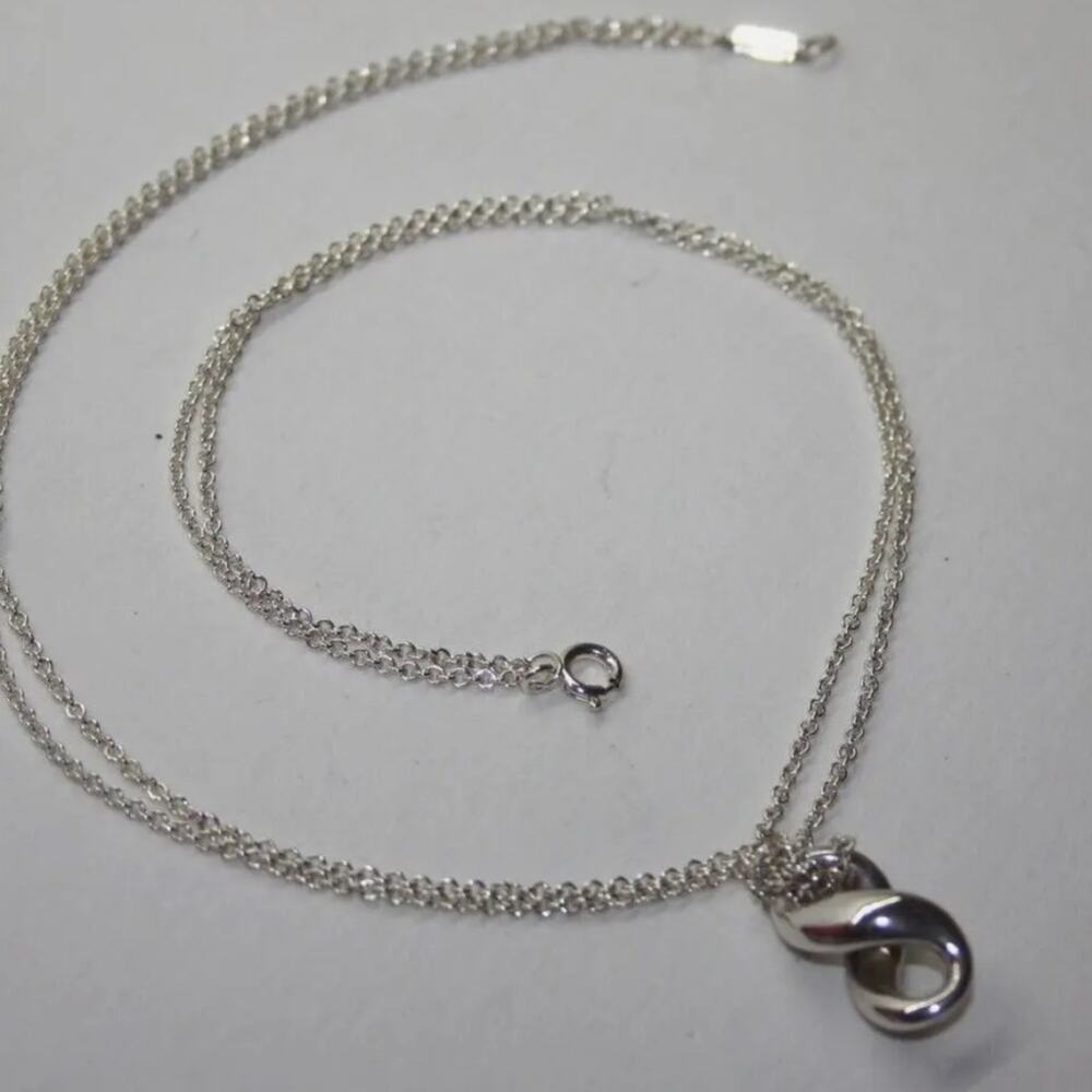 Tiffany & Co. Sterling Silver figure 8 infinity necklace
